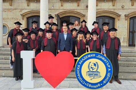 Възпитаници от Випуск ‘1989 проведоха другарска среща с официална церемония в Алма Матер и основаха алумни клуб